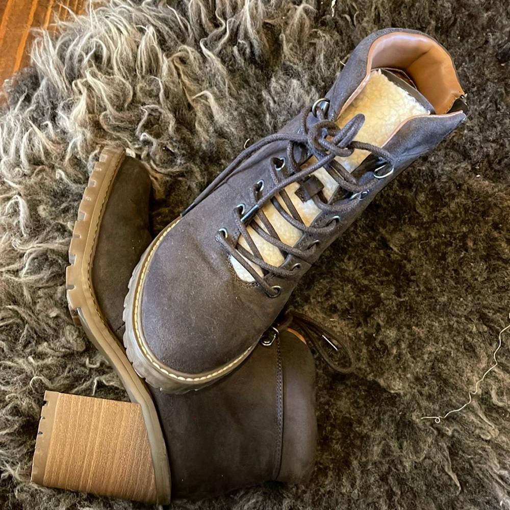 Universal Thread Faux Fur lace-up Booties 7